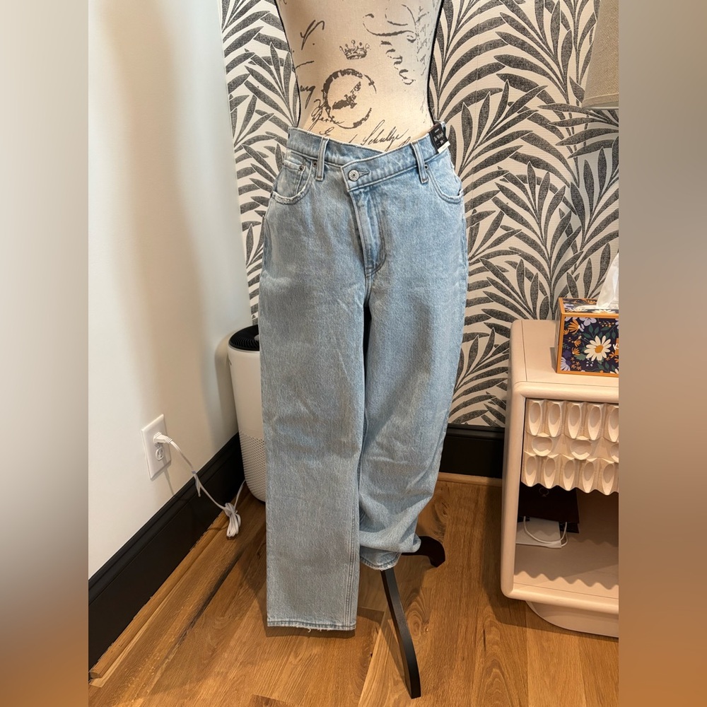 Curve Love Ultra High Rise 90s Straight Jean w/ asymmetrical button